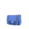 Bolso bandolera Chanel Timeless jumbo en cuero acolchado azul - 00pp thumbnail