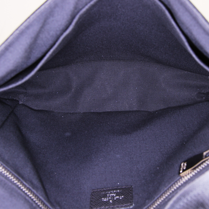Sac bandoulière Louis Vuitton Messenger en cuir taiga noir - Detail D2