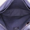 Borsa a tracolla Louis Vuitton Messenger in pelle taiga nera - Detail D2 thumbnail