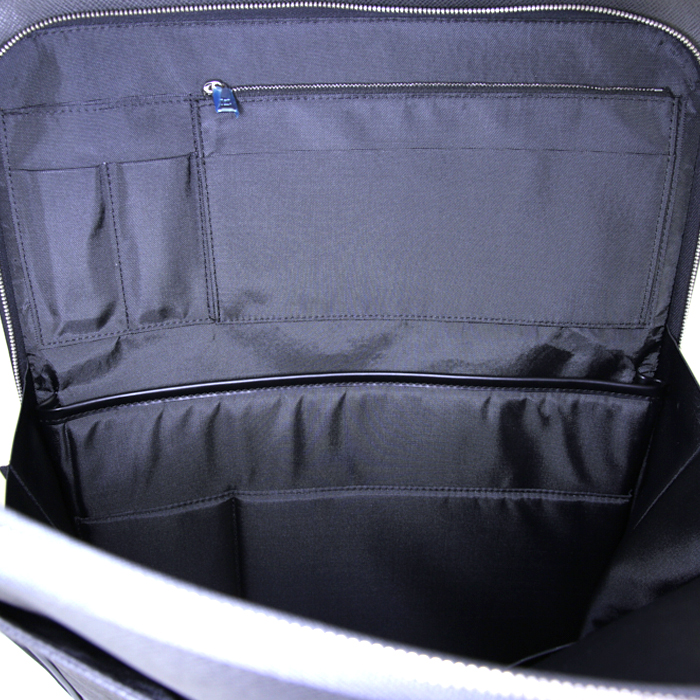 Valise souple Louis Vuitton Pegase en cuir taiga noir - Detail D3