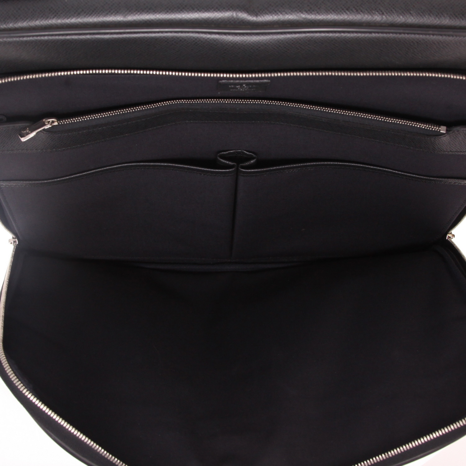 Bolso Louis Vuitton  Pilot en cuero taiga negro - Detail D4