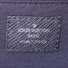 Bolso Louis Vuitton  Pilot en cuero taiga negro - Detail D4 thumbnail
