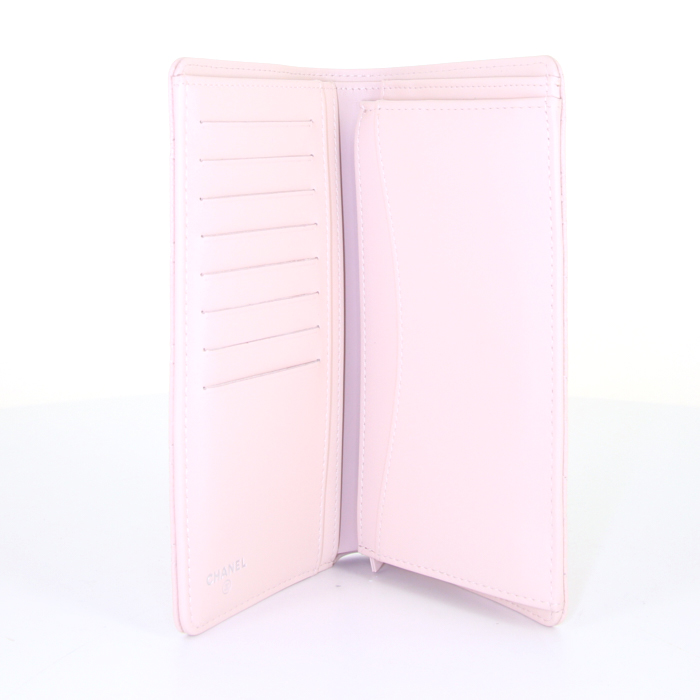 Chanel Timeless wallet in varnished pink quilted leather - Detail D2