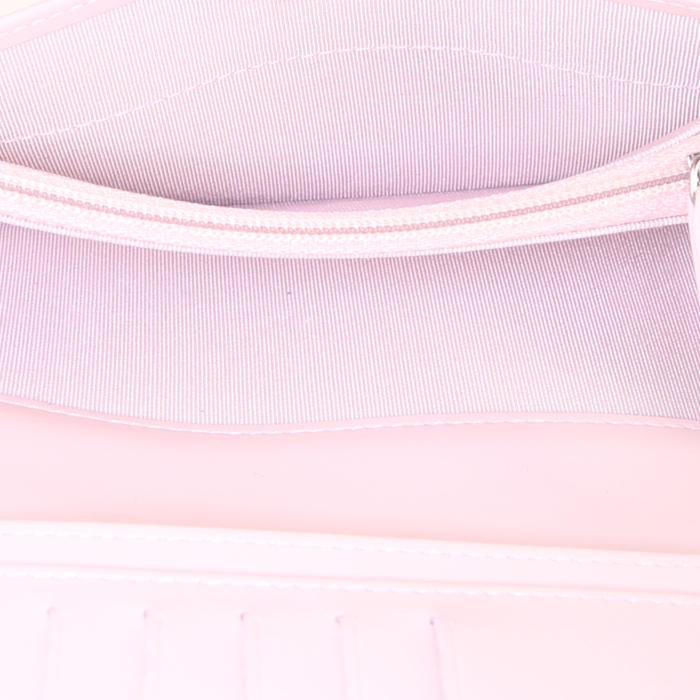 Chanel Timeless wallet in varnished pink quilted leather - Detail D3