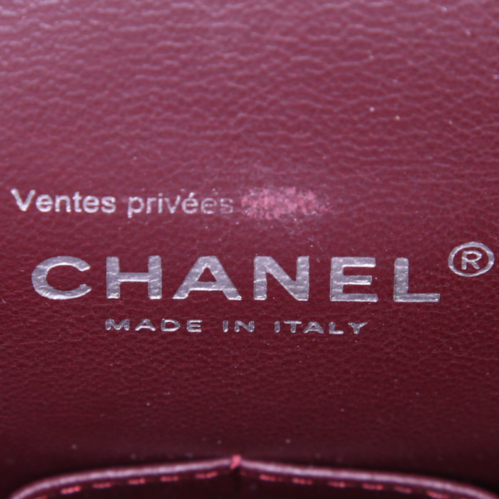 Sac à main Chanel Timeless Maxi Jumbo en cuir grainé matelassé noir - Detail D4