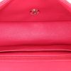Sac bandoulière Chanel Mini Timeless en cuir matelassé rose - Detail D2 thumbnail