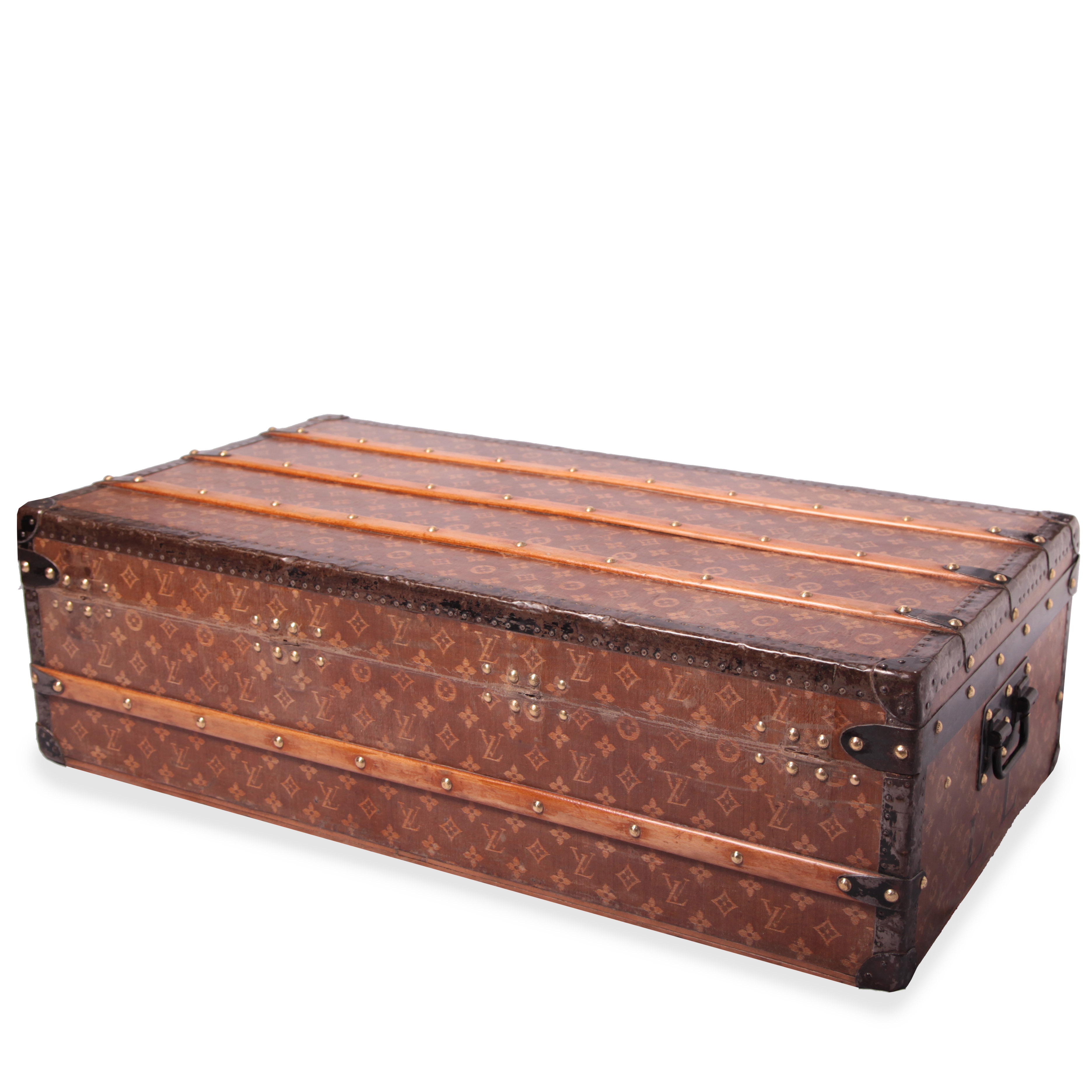 Louis Vuitton Cabine trunk in monogram canvas - Detail D1