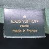 Borsa da viaggio Louis Vuitton Kendall in pelle taiga verde - Detail D4 thumbnail