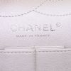 Sac à main Chanel 2.55 en cuir matelassé argenté - Detail D4 thumbnail