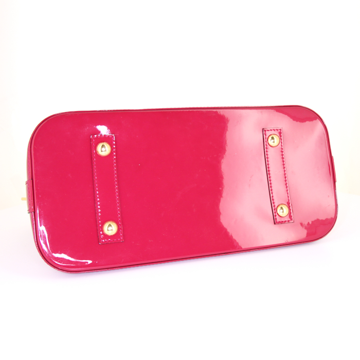 Sac à main Louis Vuitton Alma moyen modèle en cuir verni monogram rose - Detail D4