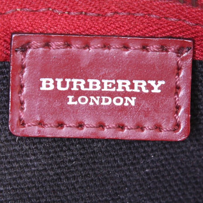 Bolsito de mano Burberry en lona Haymarket beige y cuero rojo - Detail D3