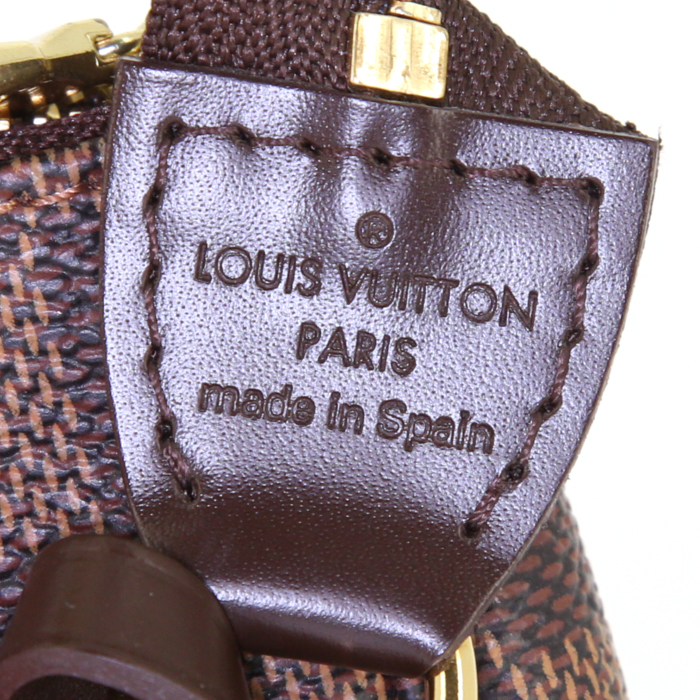 Pochette Louis Vuitton Pochette accessoires en toile damier marron et cuir marron - Detail D3