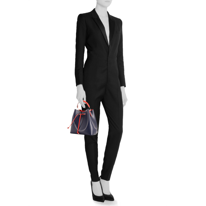 Louis Vuitton NéoNoé shoulder bag in navy blue epi leather and red leather - Detail D1