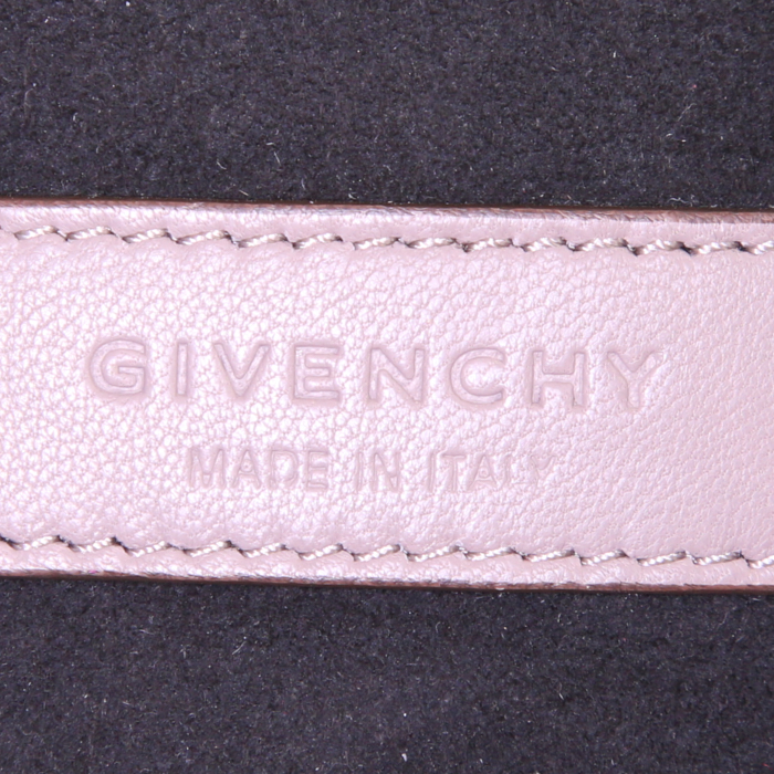 Givenchy Shark Petit Modèle handbag in taupe leather and taupe leather - Detail D4