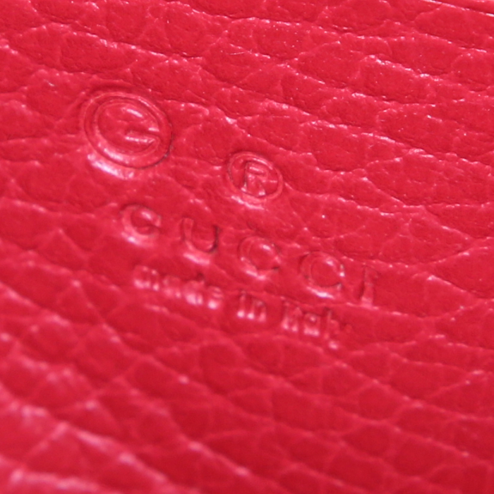 Gucci Interlocking G shoulder bag in red grained leather - Detail D3