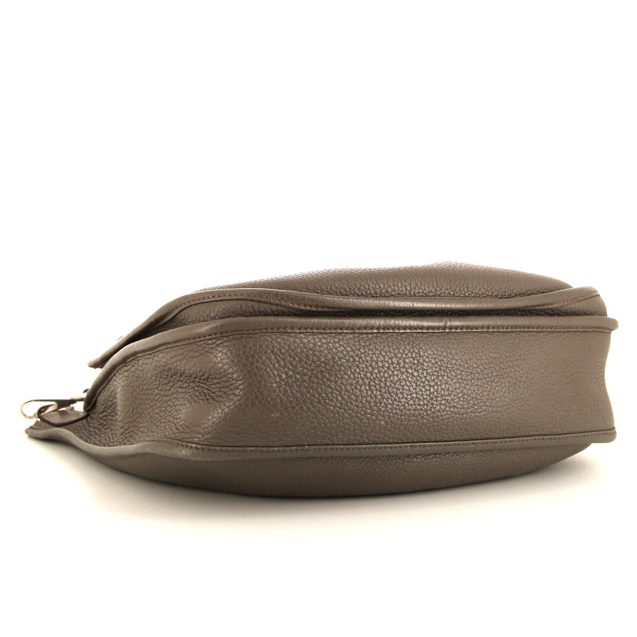 Sac bandoulière Hermes Evelyne en cuir grainé gris foncé - Detail D4