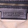 Bolso de mano Bottega Veneta Veneta en cuero intrecciato negro - Detail D3 thumbnail