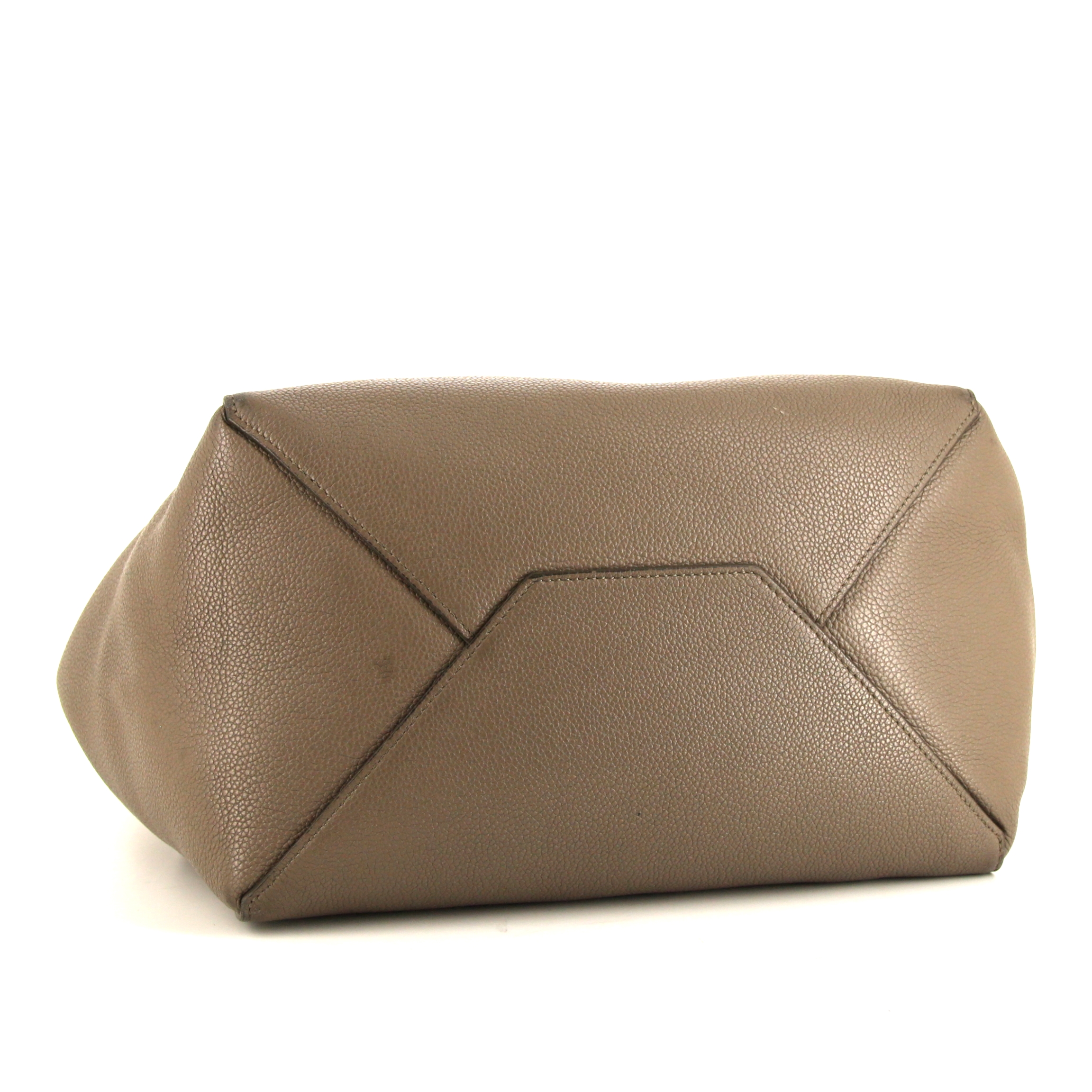 Shopping bag Céline Cabas Phantom in pelle martellata color talpa - Detail D4