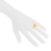 Anello Chanel Plume de Chanel in oro giallo - Detail D1 thumbnail