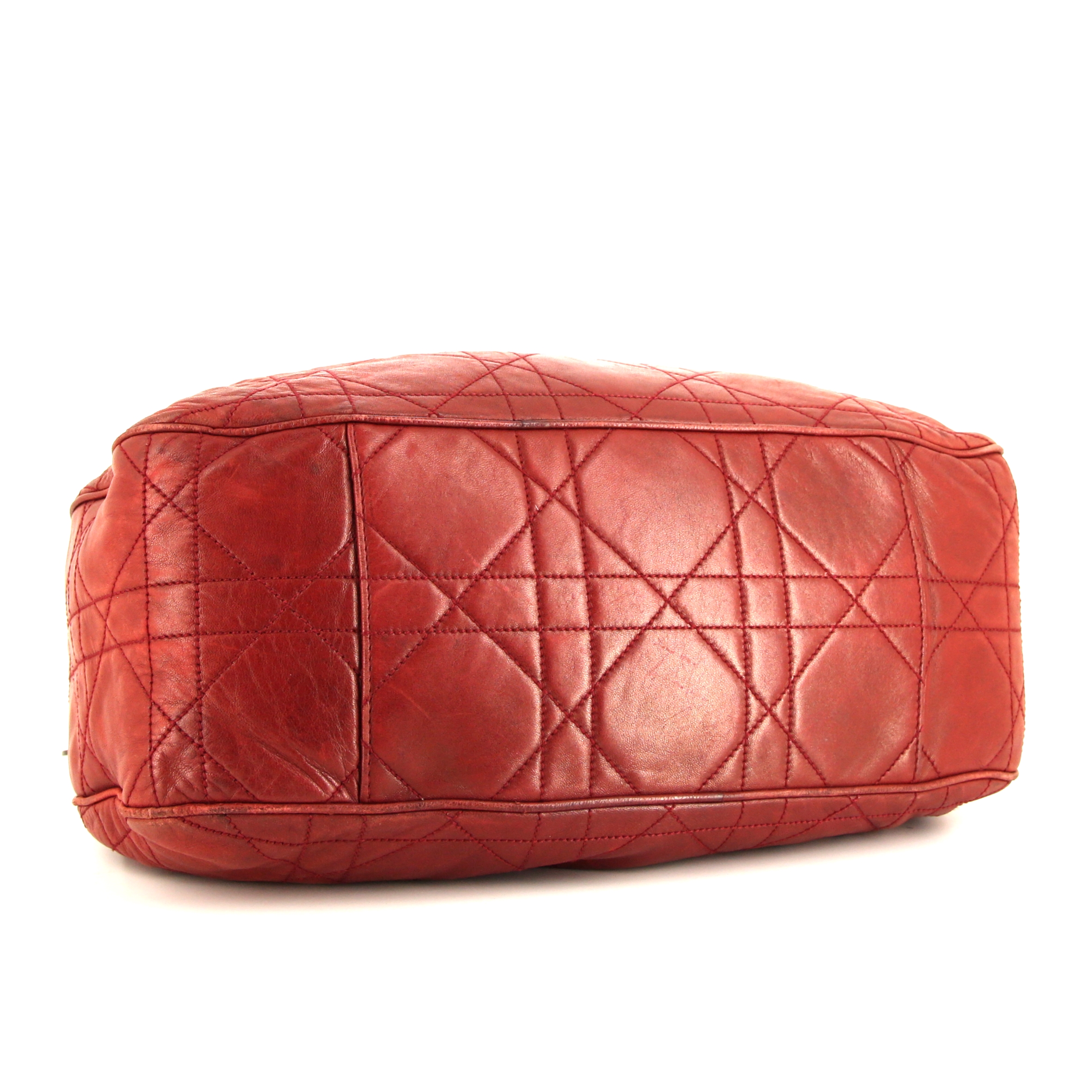 Dior Cannage shoulder bag in red quilted leather - Detail D4