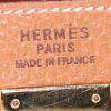 Bolso de mano Hermes Kelly 35 cm en cuero Fjord color oro - Detail D4 thumbnail