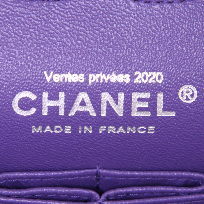 Chanel Timeless handbag in purple leather - Detail D4