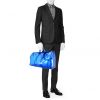 Borsa da viaggio Louis Vuitton Keepall Editions Limitées in PVC blu con motivo e PVC blu - Detail D1 thumbnail