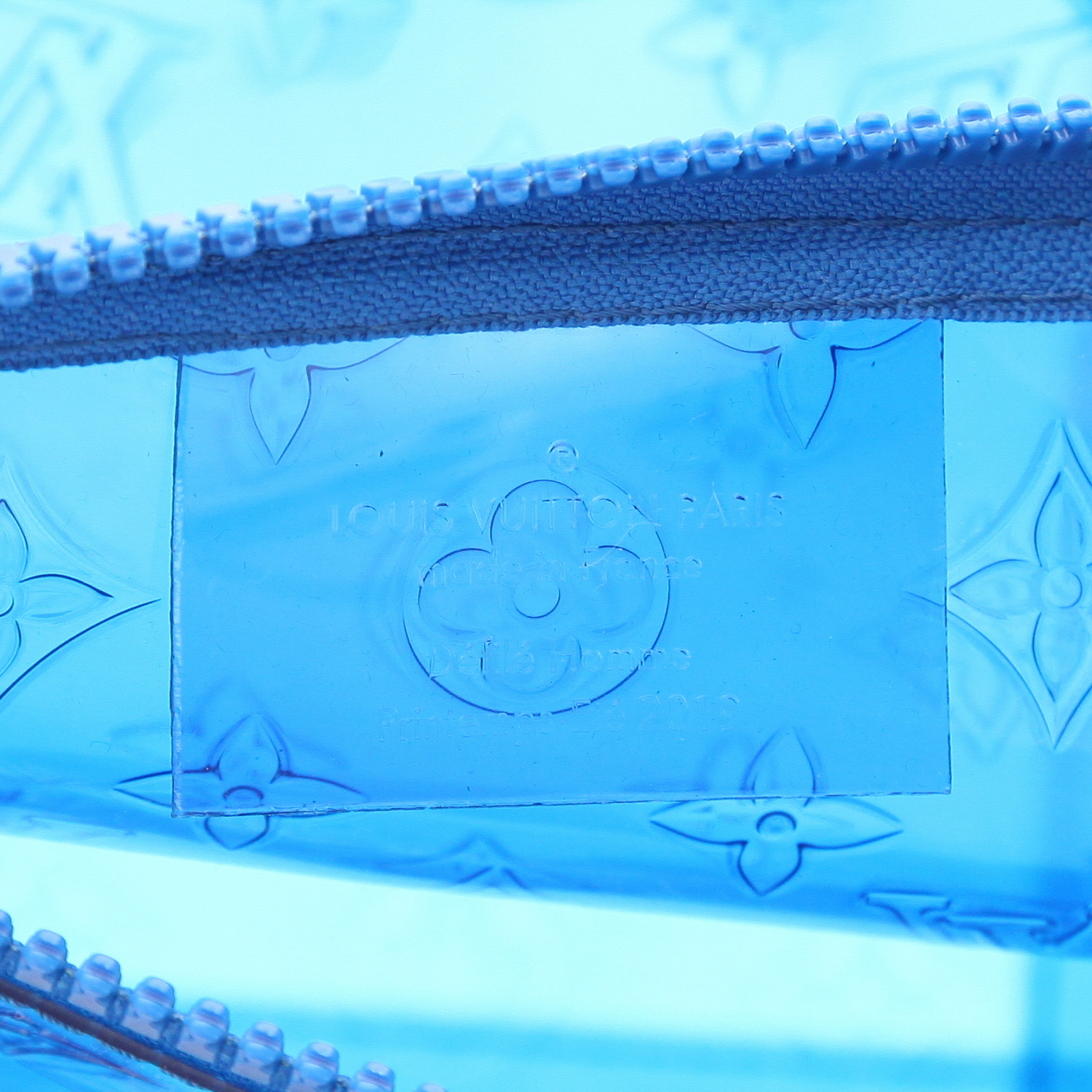 Sac de voyage Louis Vuitton  Keepall Prism Editions Limitées en vinyle dégradé bleu et vinyle bleu - Detail D2