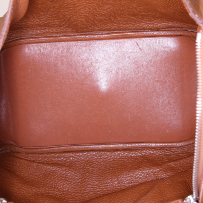 Hermès Lindy 34 cm handbag in gold togo leather - Detail D2