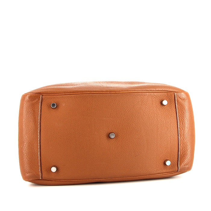 Hermès Lindy 34 cm handbag in gold togo leather - Detail D4