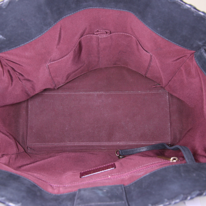 Bolso de mano Chanel Grand Shopping en cuero acolchado negro - Detail D2