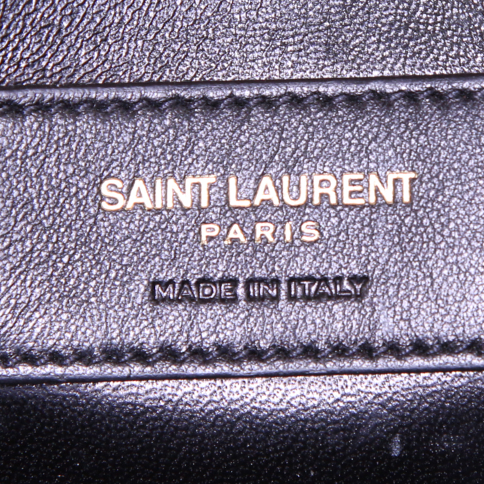 Bolso bandolera Saint Laurent Kate en cuero granulado negro - Detail D4