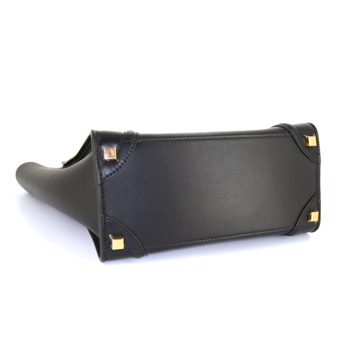 Celine Luggage Micro handbag in black leather - Detail D4