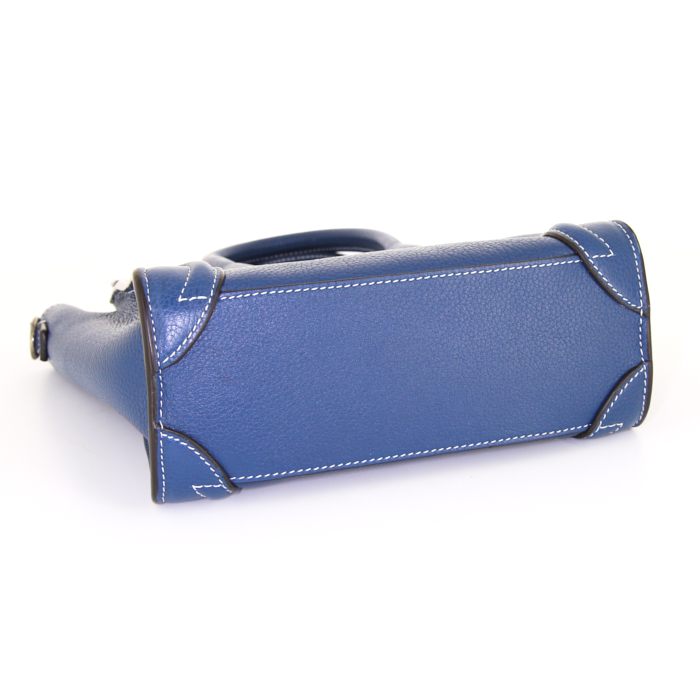 Bolso bandolera Celine Luggage en cuero granulado azul - Detail D5