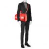 Bolso de fin de semana Louis Vuitton Keepall Editions Limitées en cuero Epi rojo y blanco - Detail D2 thumbnail