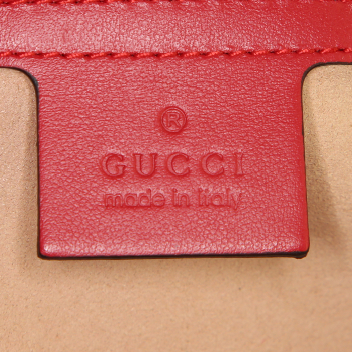Borsa a tracolla Gucci GG Marmont modello piccolo in pelle trapuntata rossa con decori geometrici - Detail D4