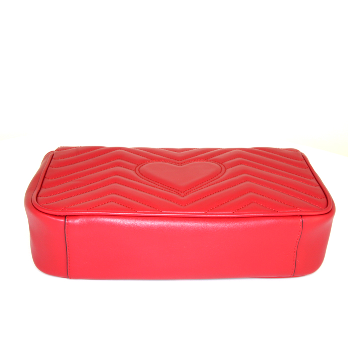 Borsa a tracolla Gucci GG Marmont modello piccolo in pelle trapuntata rossa con decori geometrici - Detail D5