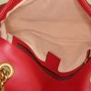 Bolso bandolera Gucci GG Marmont modelo pequeño en cuero acolchado rojo - Detail D3 thumbnail