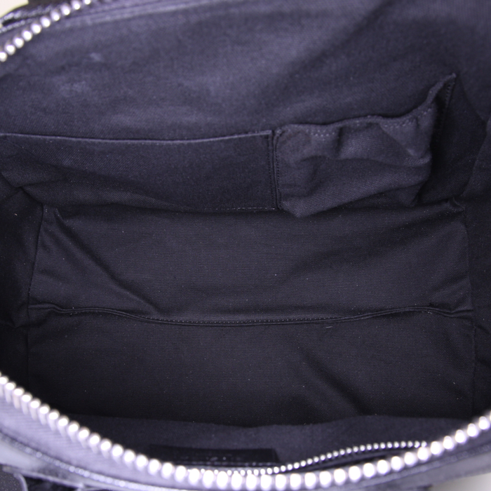 Givenchy Antigona medium model bag worn on the shoulder or carried in the hand in black grained leather - Detail D3