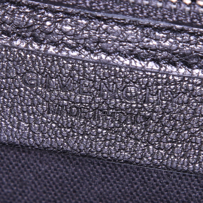 Givenchy Antigona medium model bag worn on the shoulder or carried in the hand in black grained leather - Detail D4