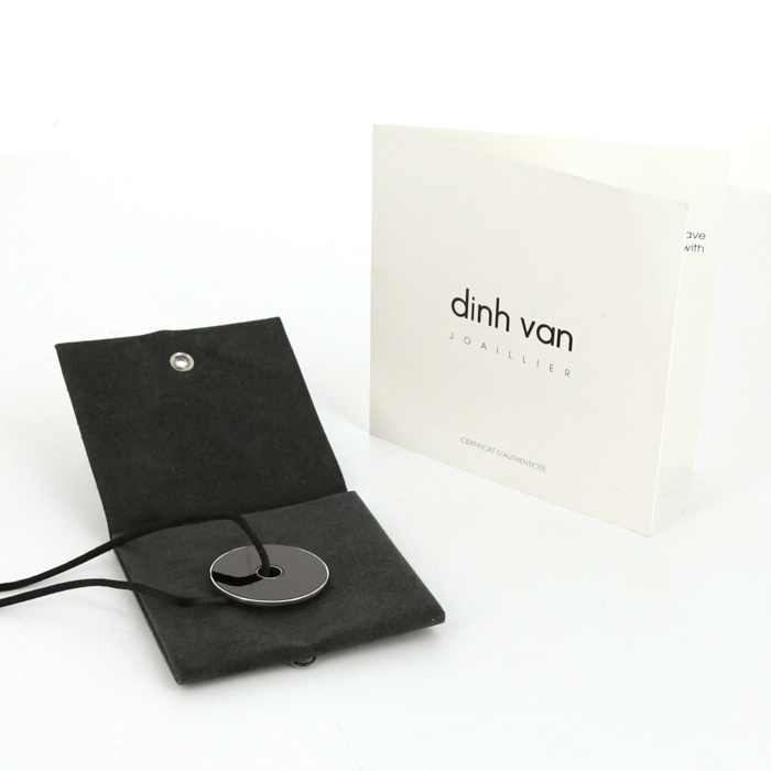 Colgante Dinh Van Pi Chinois modelo grande en plata y esmalte negro - Detail D2