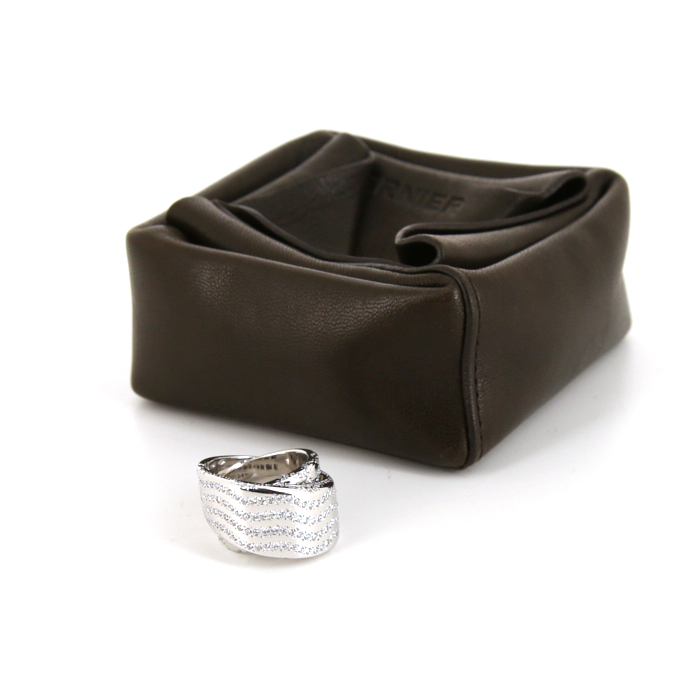 Anello Vhernier Tourbillon in oro bianco e diamanti - Detail D2