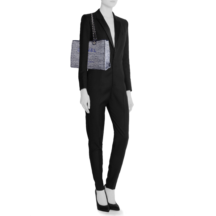 Shopping bag Chanel Deauville in tela blu e pelle blu - Detail D2