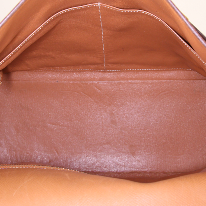 Bolso de mano Hermès  Kelly 35 cm en cuero Courchevel color oro - Detail D3