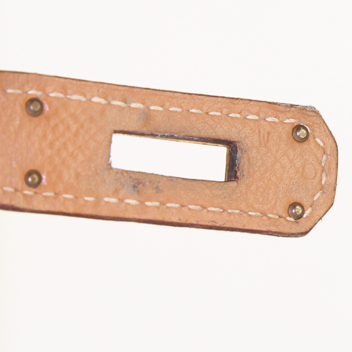 Bolso de mano Hermès  Kelly 35 cm en cuero Courchevel color oro - Detail D5