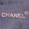 Bolso bandolera Chanel  Vintage en satén negro - Detail D3 thumbnail