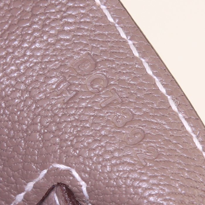 Bolso de mano Hermès Kelly en cuero togo marrón etoupe - Detail D5