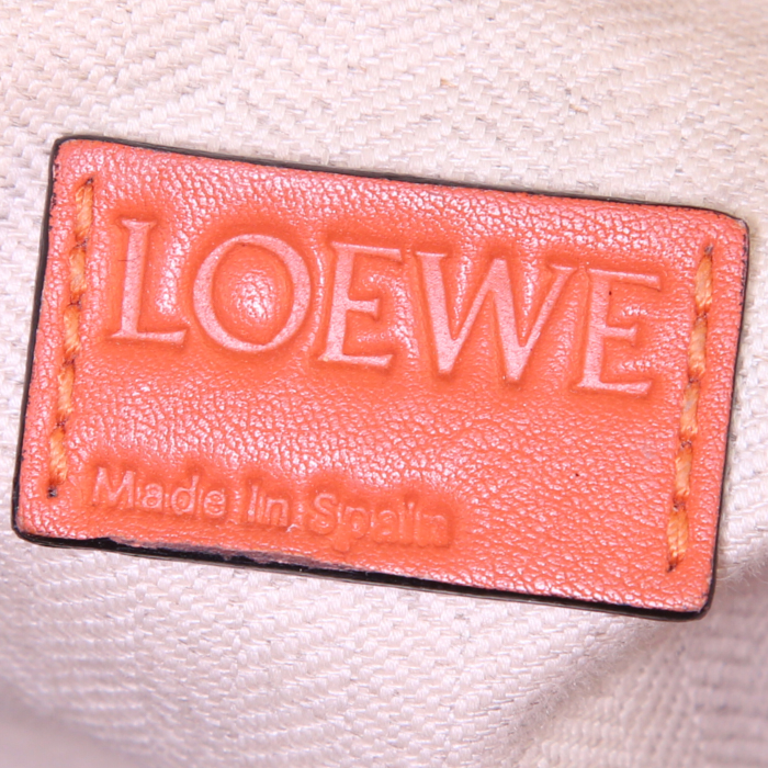 Bolso de mano Loewe Puzzle en cuero naranja - Detail D4