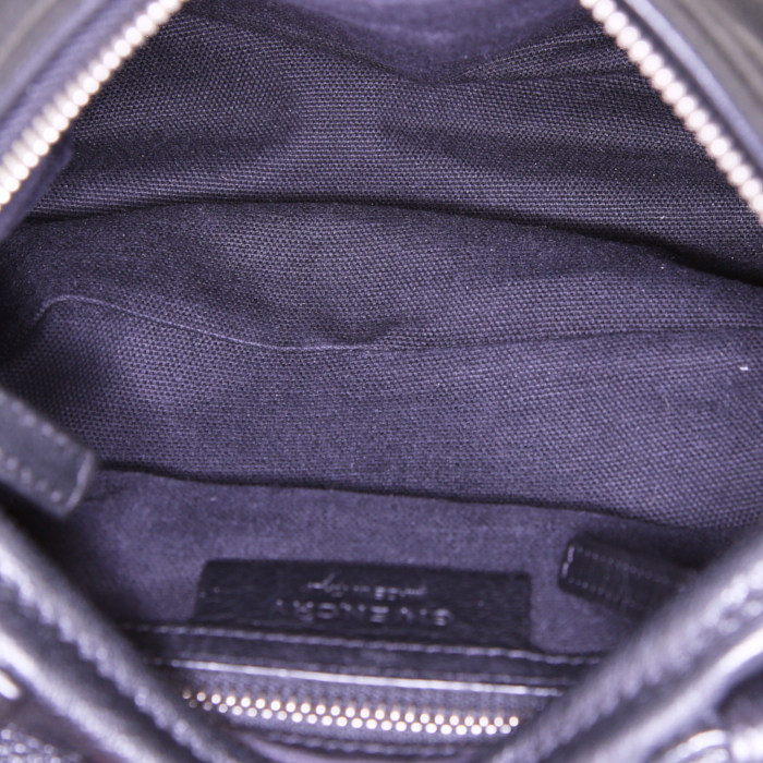 Bolso bandolera Givenchy Pandora mini en cuero negro - Detail D2