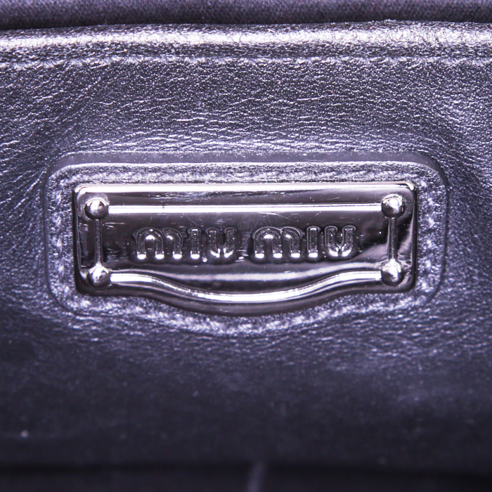 Bolso de mano Miu Miu en cuero negro - Detail D4